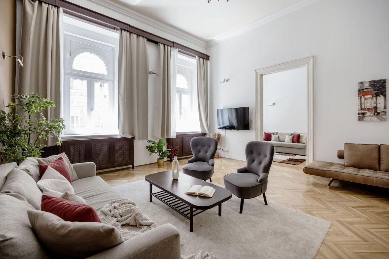 Luxe, Historic Home Near Downtown Landmarks 19Th Century Budapest Exterior photo
