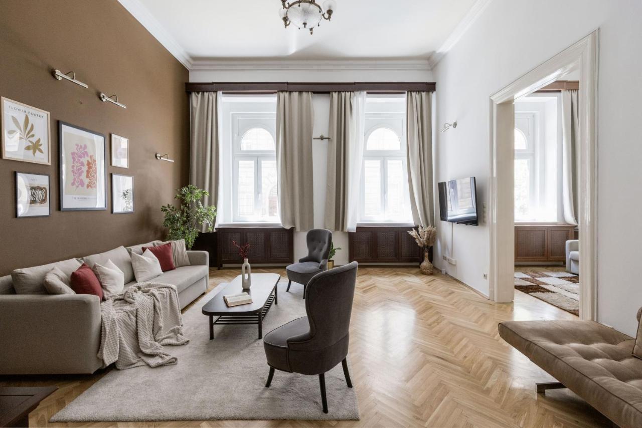 Luxe, Historic Home Near Downtown Landmarks 19Th Century Budapest Exterior photo