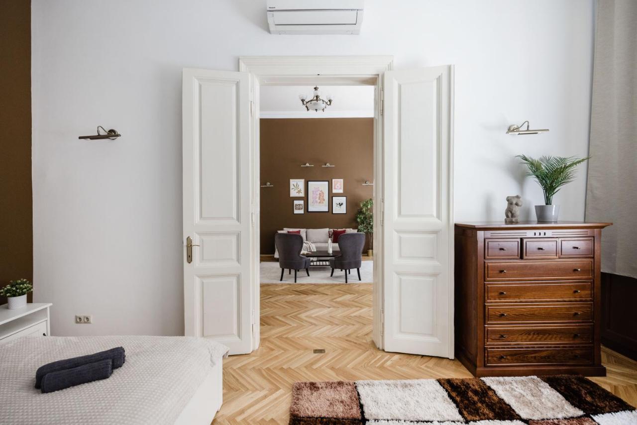 Luxe, Historic Home Near Downtown Landmarks 19Th Century Budapest Exterior photo